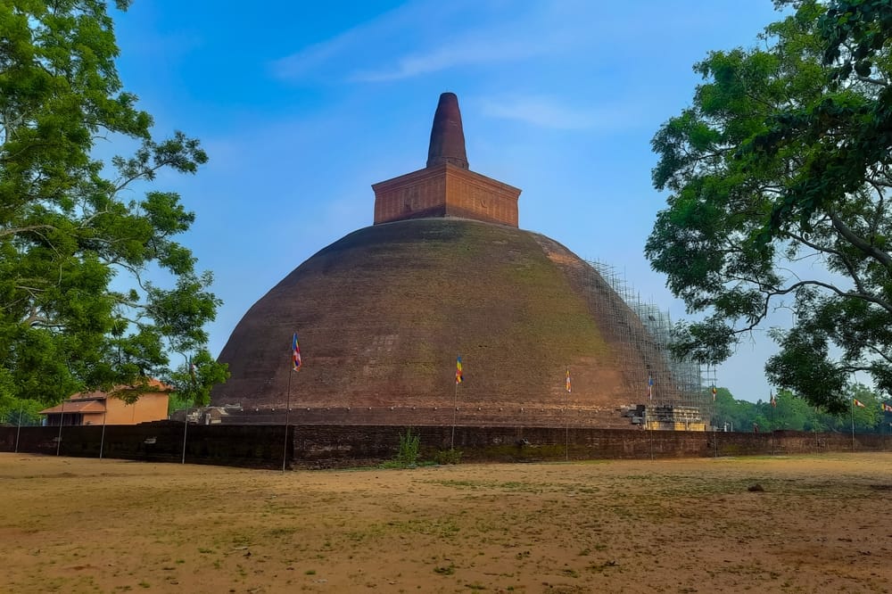Stupa Sri Lanka on tour with Resurgence Travel 
